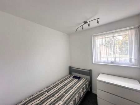 4 bedroom semi-detached house to rent - Photo 3