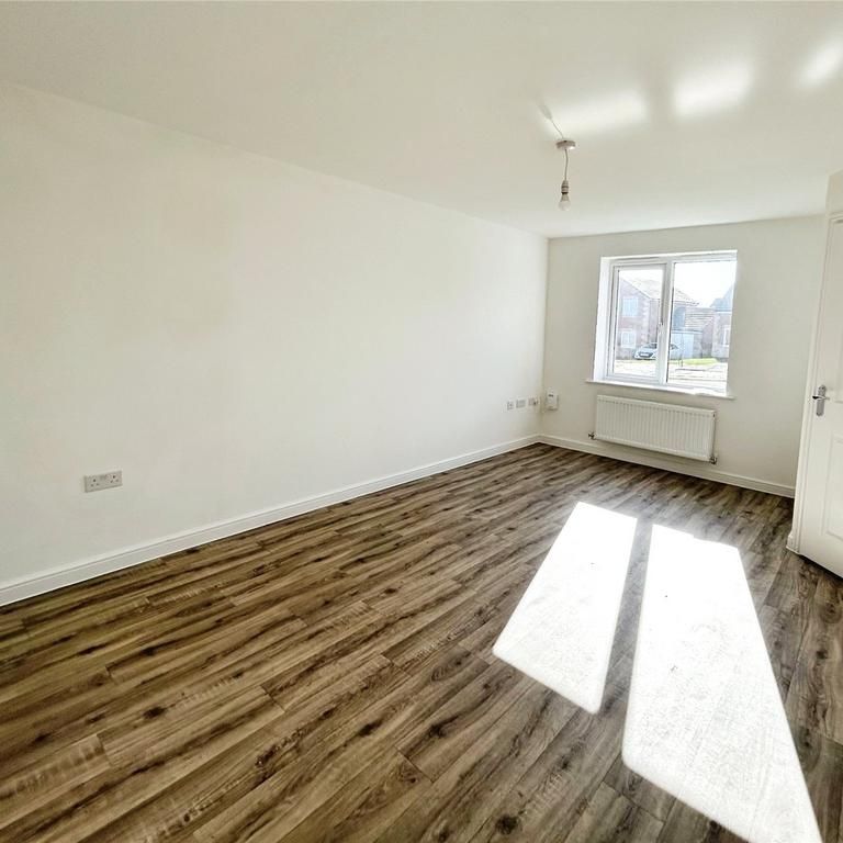 3 bedroom semi-detached house to rent - Photo 1