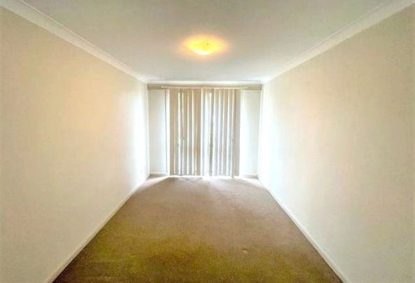 Cosy Unit in Convenient Location&excl; - Photo 1