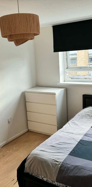 Room in a Shared House, High Road, N11 - Photo 1