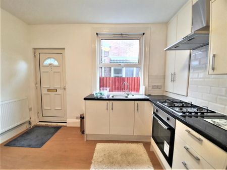 5 bedroom terraced house to rent - Photo 5