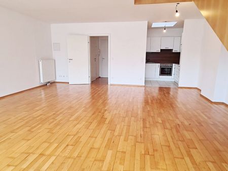 DACHGESCHOSS, FERNLICK, 95 m2 Neubau mit 22 m2 Freifläche, Wohnküche, 1 Zimmer, Wannenbad, Parketten, Innstraße - Photo 2