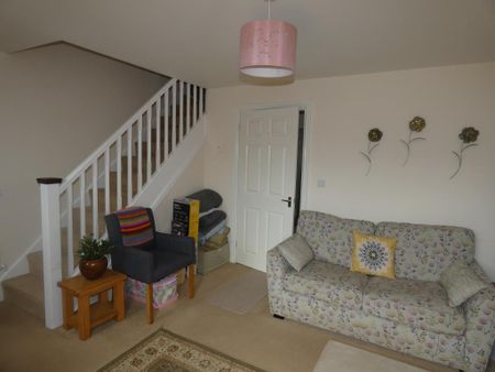 2 bedroom semi-detached house to rent - Photo 3