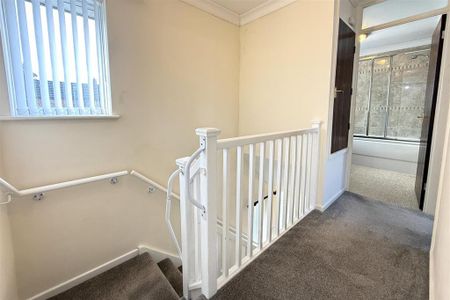 3 bedroom link detached house to rent - Photo 3