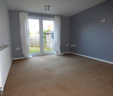 2 bedroom ground floor flat to rent - Photo 2