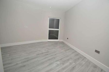 Dorking, RH4 - Photo 3