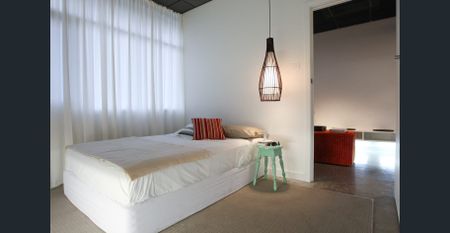 STYLISH, CHIS AND SAVVY - FULLY FURNISHED UNIT - NO CAR PARK - Photo 3