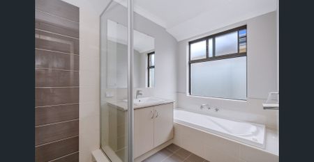 QUALITY FAMILY LIVING IN THE HEART OF PIARA WATERS - Photo 3