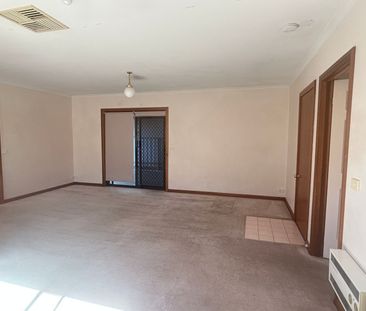 Neat Three Bedroom Unit - Photo 3
