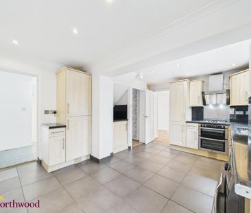 4 bedroom semi-detached house to rent - Photo 4
