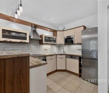 "Moderní, světlý byt 3+kk s výhledem do zeleně bydlení ve městě při... - Photo 4