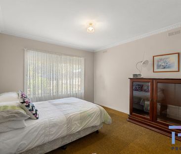 NEAT AS A PIN! - Photo 3