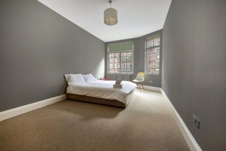 3 bedroom flat in Holland Park - Photo 4