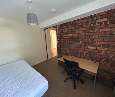 7 Bed Semi-Detached House, Filton Road, BS7 - Photo 3