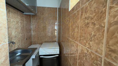 De Inchiriat Garsoniera Gavana etaj 3-Zona Jam-Pitesti! - Fotografie 2