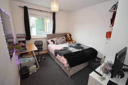 2 bedroom flat to rent - Photo 4