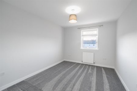 3 bedroom end of terrace house to rent - Photo 3