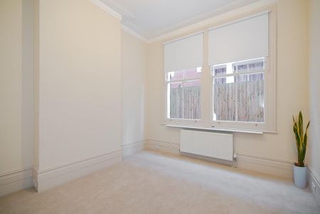 3 bedroom flat to rent - Photo 5