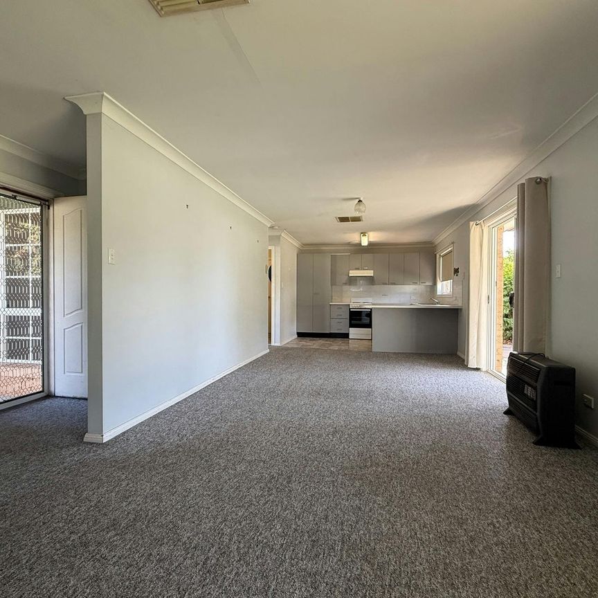 Charming Brick Home in Parkes - Photo 1