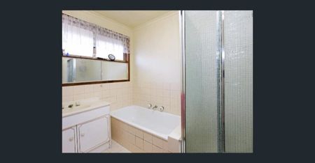 Spacious unit in convenient location - Photo 5