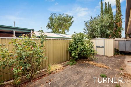 “Ideally Situated 2 bedroom unit in small group” - Photo 5