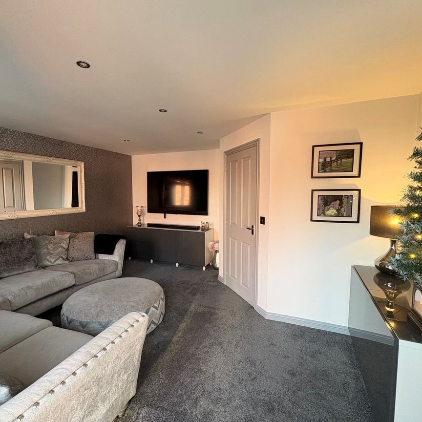 4 bedroom semi-detached house to rent - Photo 1