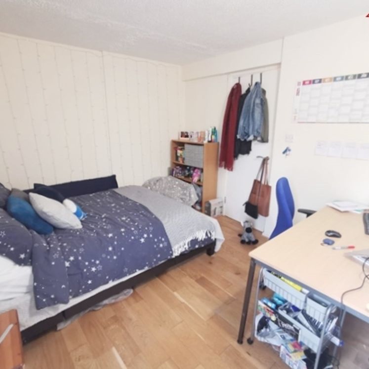3 Bedroom Flat - Photo 1