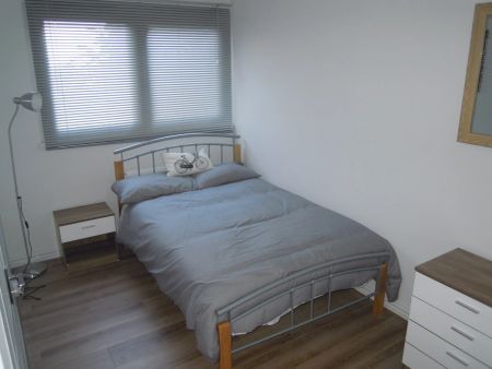 22 Corringham House (ii) – Room 2 - Photo 4