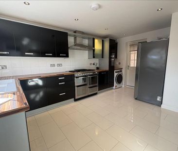 6 bedroom detached house to rent - Photo 4