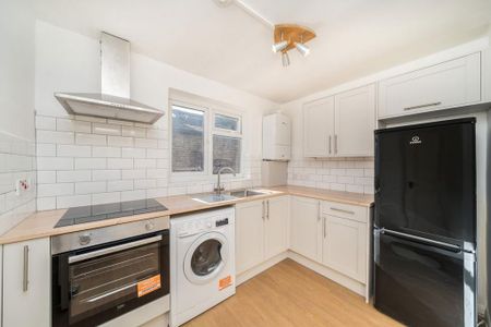 3 bedroom flat to rent - Photo 2