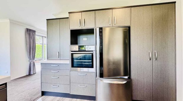 Family living at its finest! - Photo 1