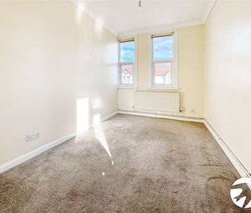 3 bedroom flat to rent - Photo 4