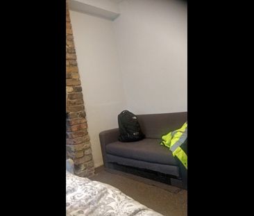Room in a Shared House, Selby Road, E13 - Photo 6
