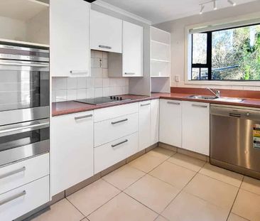 Three bedroom Home With Park Views - Photo 3