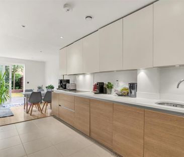 3 bedroom terraced house to rent - Photo 3