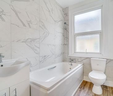 3 bedroom flat to rent - Photo 3