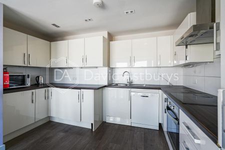 3 bedroom flat to rent - Photo 2