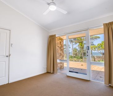 Beachfront in Batehaven - Photo 4