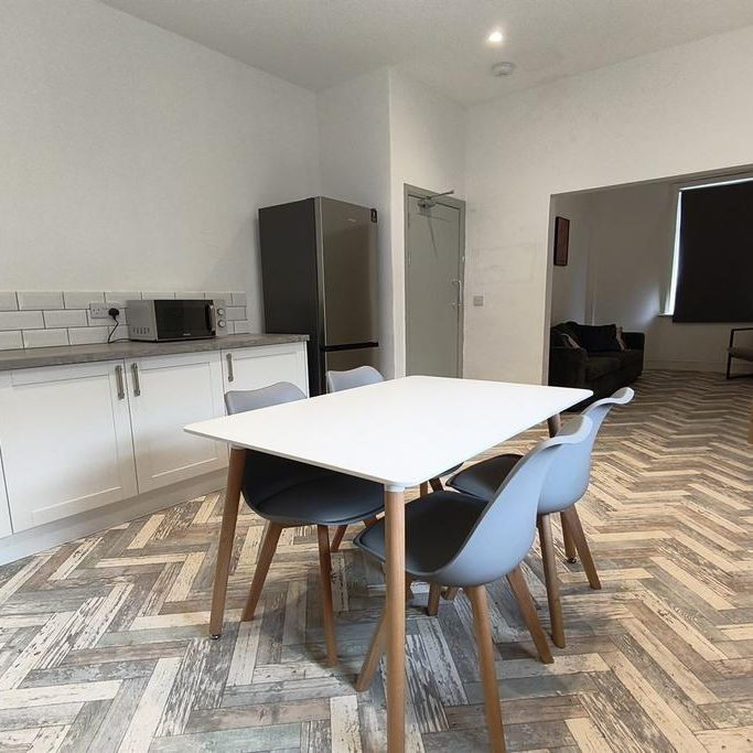 1 bedroom in a house share to rent - Photo 1