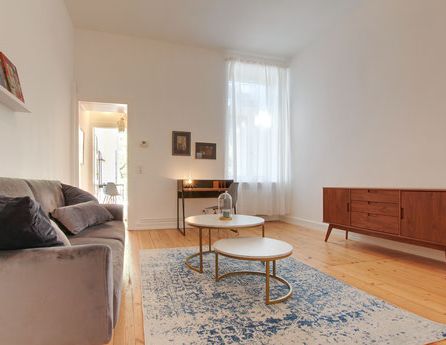 Hochwertig möblierte 2-Zimmer-Altbauwohnung mit Balkon im Herzen von Ffm.-Nordend - Foto 1