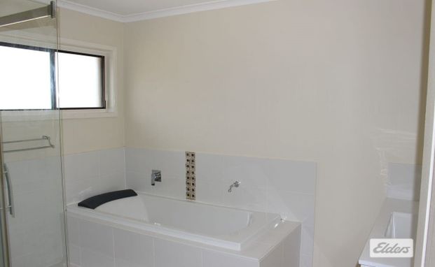 5 Sheridan Crescent - Photo 1