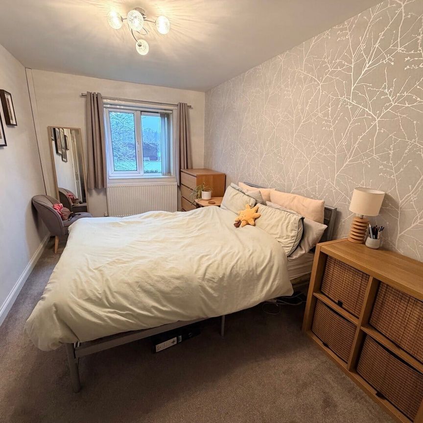 Bowling Green Close - Photo 1