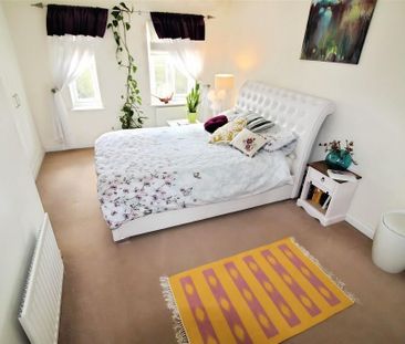 4 bedroom end of terrace house to rent - Photo 5