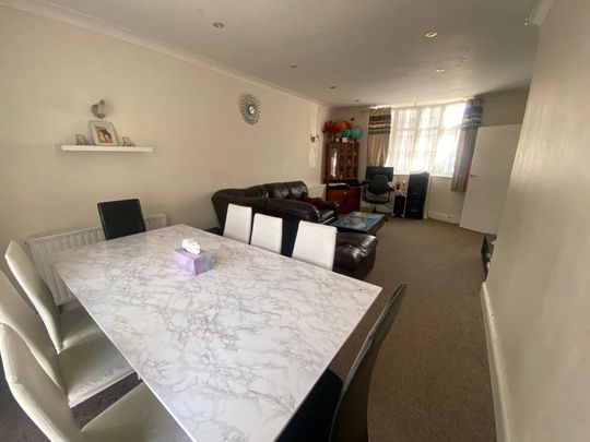 Commonwealth Avenue, Greater London, UB3 - Photo 1