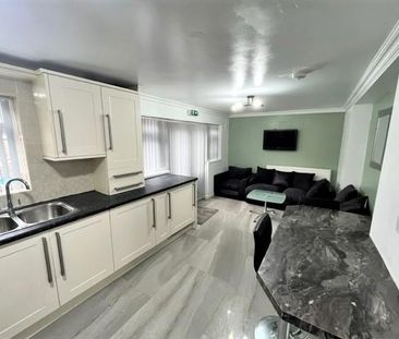 6 bedroom terraced house to rent - Photo 2