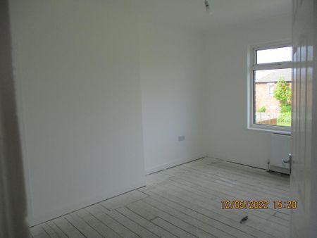 3 bedroom end of terrace house to rent - Photo 2