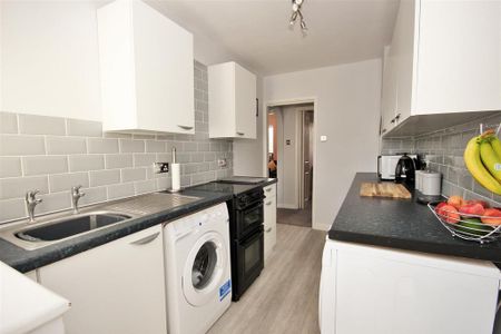 2 bedroom maisonette to rent - Photo 4