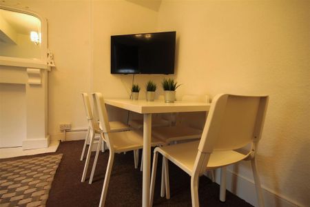 5 bedroom flat to rent - Photo 3