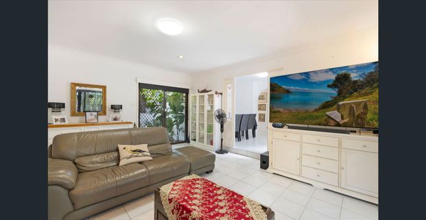 Bright and Sunny Family Home - Photo 1