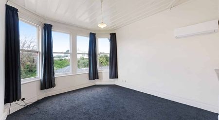 Central City suburban living in Tinakori Road - Photo 5